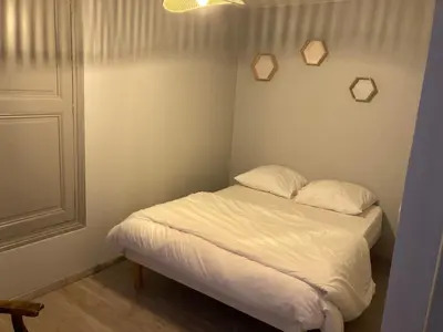 Un ou plusieurs lits dans un hébergement de l'établissement Appartement Hôtel de la Gare 3 chambres