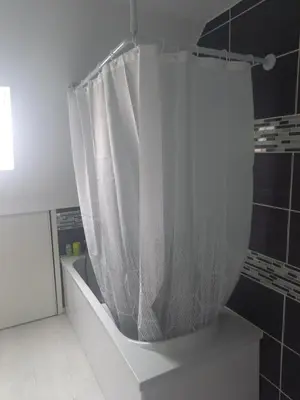 Salle de bains dans l'établissement Chambre spacieuse