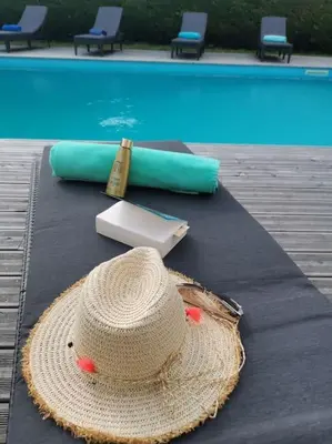 Piscine de l'établissement Grande maison de Touraine avec piscine chauffée ou située à proximité
