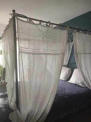 Un ou plusieurs lits dans un hébergement de l'établissement Villa élégante à Beauchêne avec piscine privée