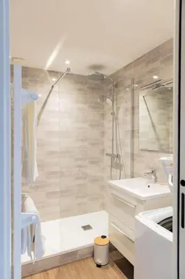 Salle de bains dans l'établissement Logement quartier historique