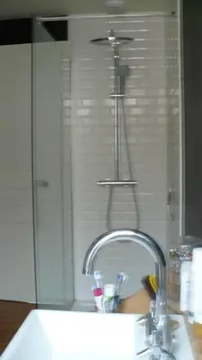 Salle de bains dans l'établissement Loue mancelle typique Le Mans Gare