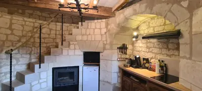 Cuisine ou kitchenette dans l'établissement Moulin à vent romantique et atypique en Touraine