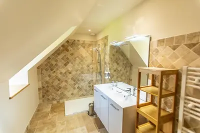 Salle de bains dans l'établissement Château de Conon - Gîte la Cоncіergerіe