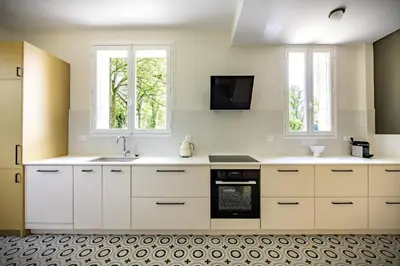 Cuisine ou kitchenette dans l'établissement Gîte de la Futaie-Maison de caractère au calme