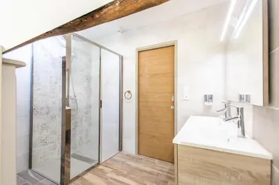 Salle de bains dans l'établissement Château de Conon - Gîte la Bergerie