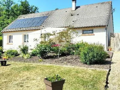 Jardin de l'établissement Gîte familial et chaleureux avec jardin clos, garage, et proche de Blois, animaux bienvenus - FR-1-491-446