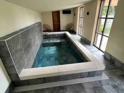 Plan de l'établissement Gîte de charme avec spa, piscine intérieure et jardin clos près de Chinon - FR-1-381-553
