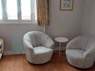 Coin salon dans l'établissement Maison charmante avec jardin près de Tours et Châteauroux - FR-1-591-594