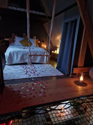 Un ou plusieurs lits dans un hébergement de l'établissement Chalet industriel avec filet et spa