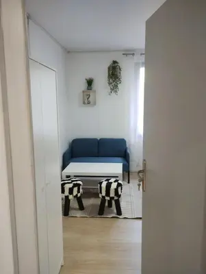 Coin salon dans l'établissement Appartement charmant à Noyers-sur-Cher - 45 m² - Parking