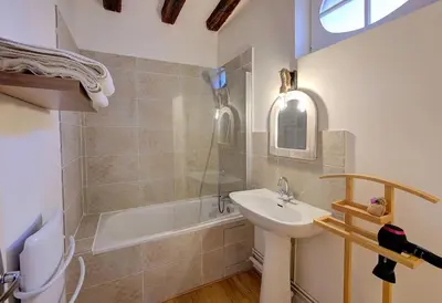 Salle de bains dans l'établissement Chic et Cosy - Arrivée Autonome