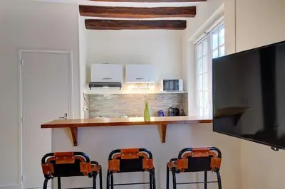 Cuisine ou kitchenette dans l'établissement Chic et Cosy - Arrivée Autonome