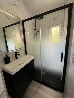 Salle de bains dans l'établissement Gite la Plume