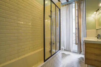 Salle de bains dans l'établissement Maison avec spa dans l'hypercentre de Blois