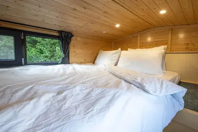 Un ou plusieurs lits dans un hébergement de l'établissement Garden Home by Tiny Away