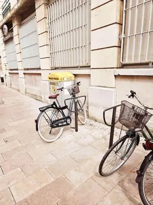 Vélo sur le terrain de l'établissement appartement calme, centre-ville ou dans les environs