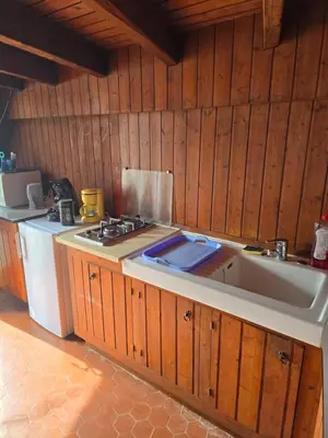 Cuisine ou kitchenette dans l'établissement L'Escale Tourangelle