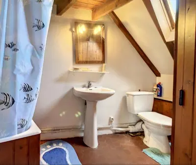 Salle de bains dans l'établissement L'Escale Tourangelle