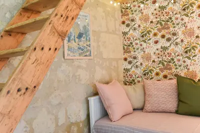 Coin salon dans l'établissement Cabane Tourangelle - La petite Bohème