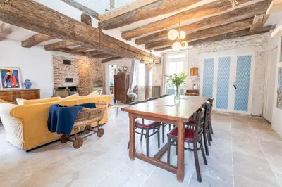 Coin salon dans l'établissement Le Charme Atypique proche d'Amboise