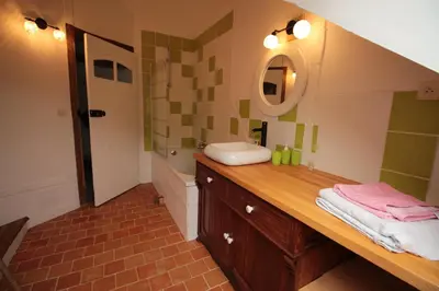 Salle de bains dans l'établissement Le chant du coucou