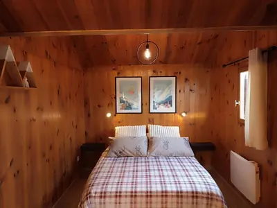 Un ou plusieurs lits dans un hébergement de l'établissement Le chalet à la campagne !