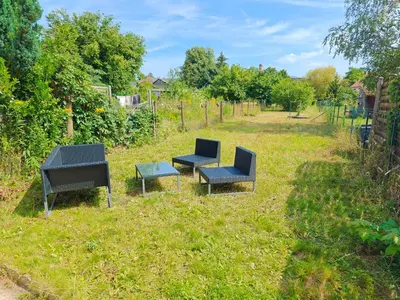 Jardin de l'établissement Maison de plain-pied avec un grand jardin