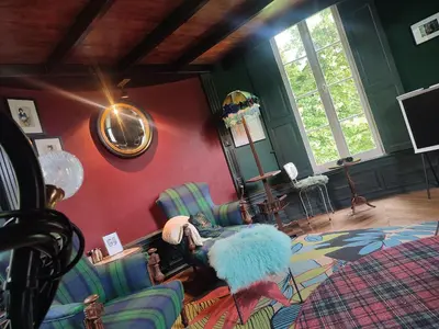 Coin salon dans l'établissement La Tour des Touches