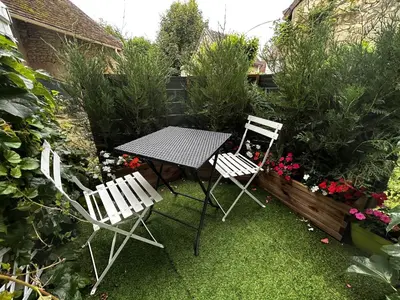 Jardin de l'établissement Maison de charme à Barrou, proche La Roche-Posay, cour, lave-linge, lave-vaisselle, WIFI, animaux OK - FR-1-541-110