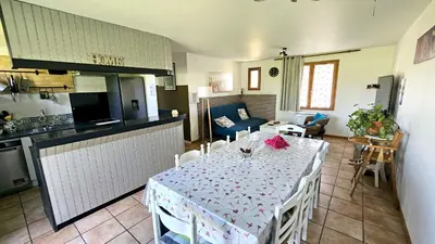 Cuisine ou kitchenette dans l'établissement Domaine des Moizons, Le Figuier