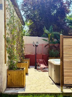Jardin de l'établissement la Maison sous les Arbres - Duplex, jardin et spa