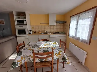 Cuisine ou kitchenette dans l'établissement Superbe appartement à la campagne