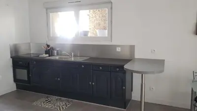 Cuisine ou kitchenette dans l'établissement Maisonnette au coeur du circuit des 24h du Mans