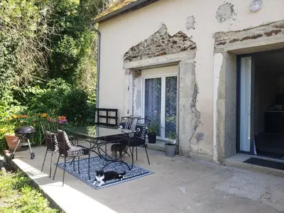 Jardin de l'établissement Maisonnette au coeur du circuit des 24h du Mans