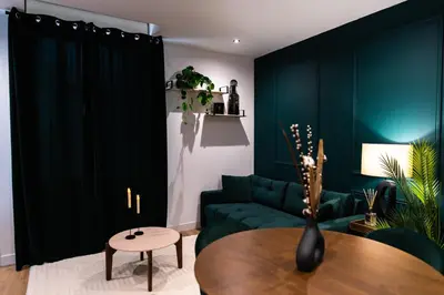 Coin salon dans l'établissement L'Élégant, appartement au cœur de la ville