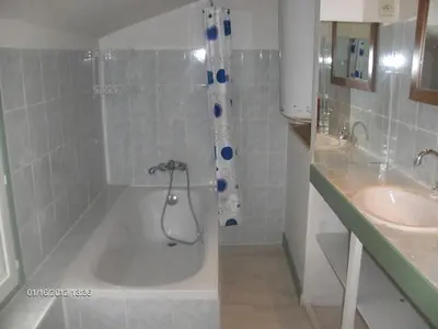 Salle de bains dans l'établissement Logement cosy proche gare avec terrasse de verdure