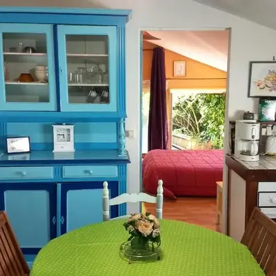 Logement cosy proche gare avec terrasse de verdure