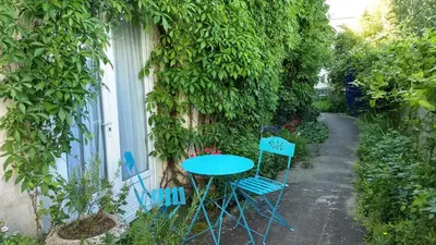 Jardin de l'établissement Logement tranquille et frais proche gare au RDC