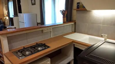 Cuisine ou kitchenette dans l'établissement Logement tranquille et frais proche gare au RDC