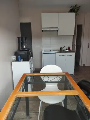 Cuisine ou kitchenette dans l'établissement Autour des lacs