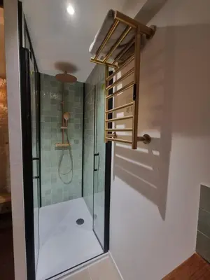 Salle de bains dans l'établissement Joli duplex, climatisé, avec local à vélos