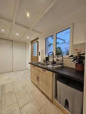 Cuisine ou kitchenette dans l'établissement Gîte Beau-Vallon