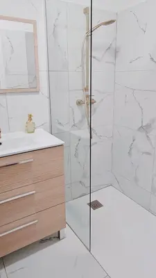 Salle de bains dans l'établissement Kaylee Lounge