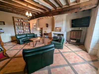 Télévision ou salle de divertissement dans l'établissement Gîte Familial en Pleine Forêt