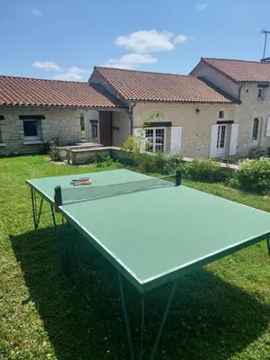 Tennis de table au sein de l'établissement Maison Les Giraudeaux à 35 minutes du Futuroscope ou à proximité