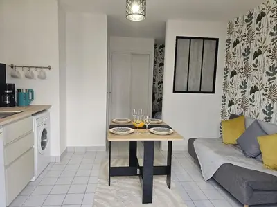 Coin salon dans l'établissement Charmant studio à Tours