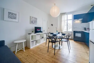 Télévision ou salle de divertissement dans l'établissement Le Paradis D'Oé - Hypercentre - Netflix
