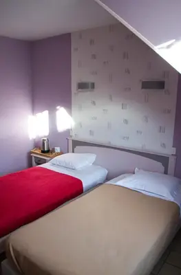 Un ou plusieurs lits dans un hébergement de l'établissement Le relais du chapeau rouge
