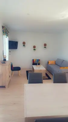 Télévision ou salle de divertissement dans l'établissement Maison 3 chambres avec Spa 2 à 6 personnes
